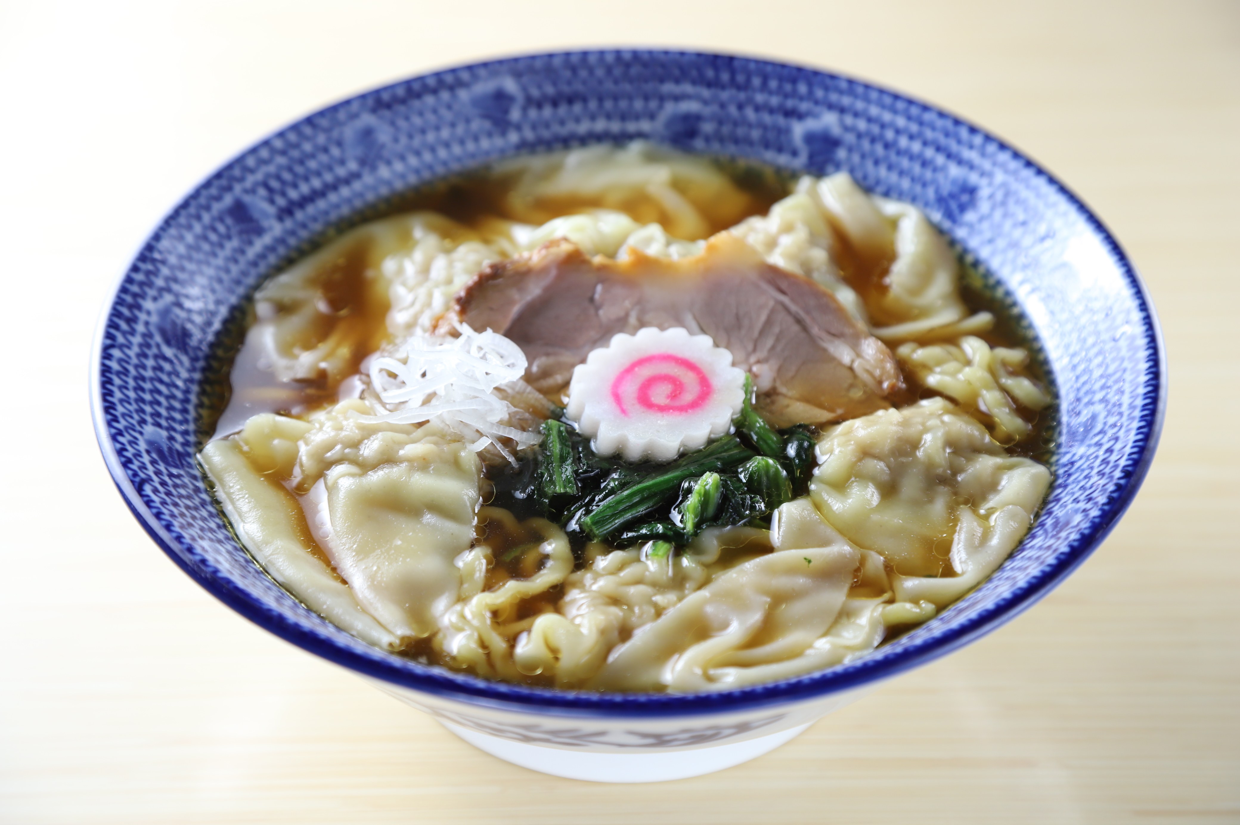 丸鶏醤油ワンタン麺